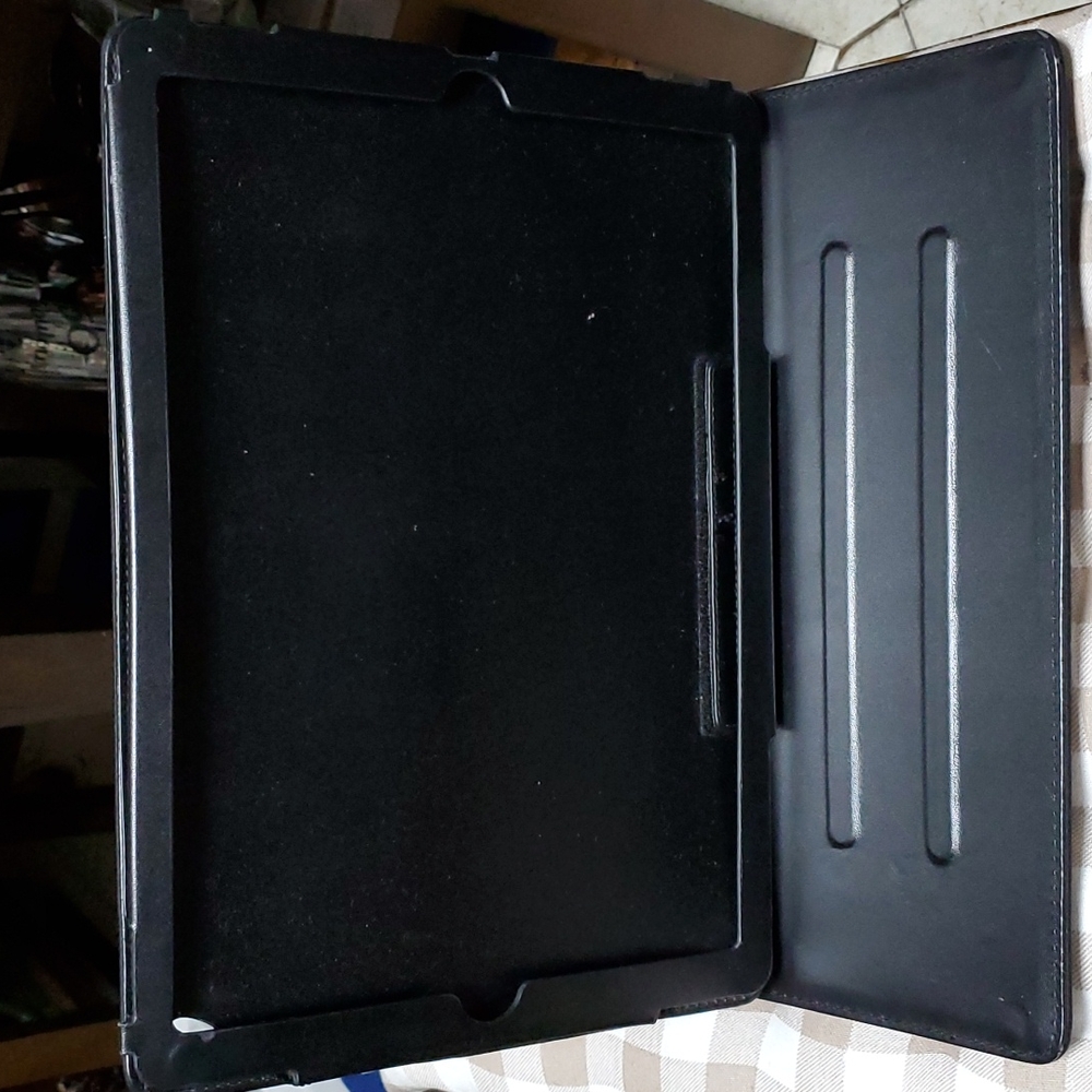 Marc Jacobs large iPad case - Picture 7 of 10